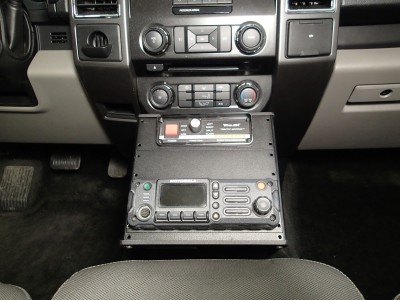 2015-2016 Ford F150 with OEM center seat 1-Piece Front Hump Mounting Bracket 2015-2016 Ford F150 with center seat