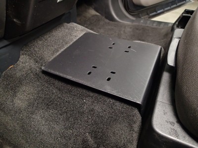 2015-2016 Ford F150 with OEM center seat 1-Piece Front Hump Mounting Bracket 2015-2016 Ford F150 with center seat