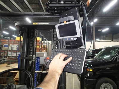 Keyboard adaptor for overhead forklift mount 